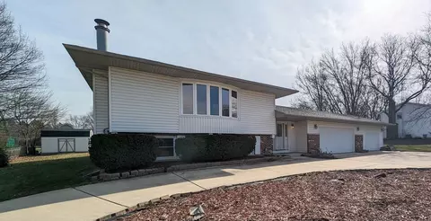 11 S711 Book Rd, Naperville, IL 60564
