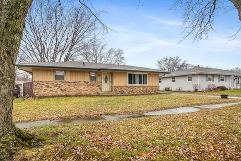 4617 Yale Dr, Rockford, IL 61109