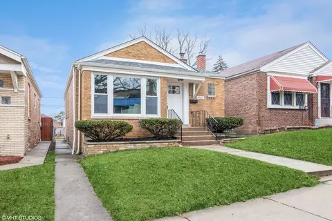 9747 S University Ave, Chicago, IL 60628