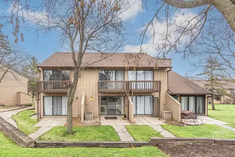 21 Saint Thomas Colony #21, Fox Lake, IL 60020