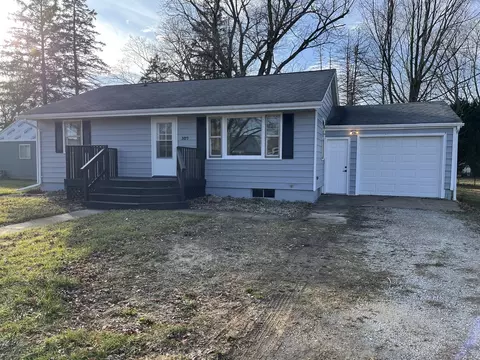307 S Daniel St, Le Roy, IL 61752
