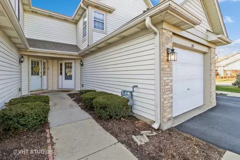 1971 Lilac Ct, Schaumburg, IL 60193
