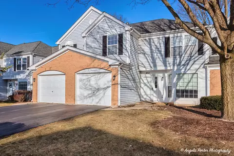 852 S Constitution Ave, Island Lake, IL 60042