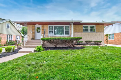 5421 Drury Ln, Oak Lawn, IL 60453