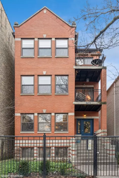 1652 N Fairfield Ave #1, Chicago, IL 60647