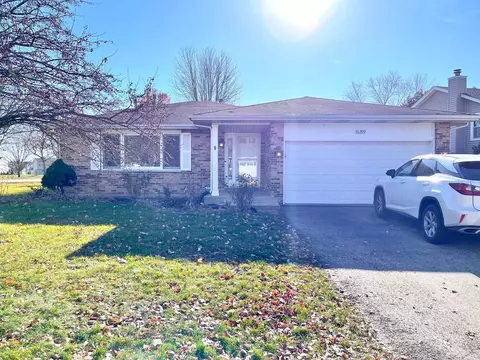 1689 Apple Valley Rd, Bolingbrook, IL 60490
