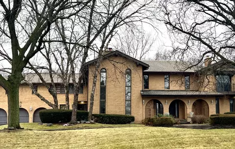 5 Kingston Dr, Oak Brook, IL 60523