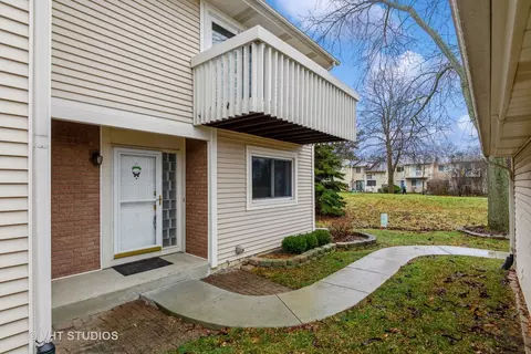1001 Stockton Ct, Vernon Hills, IL 60061