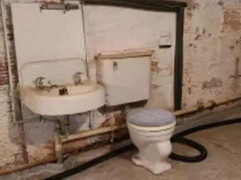 Bath - 644 First Ave, Ottawa, IL 61350 photo 2 of 2