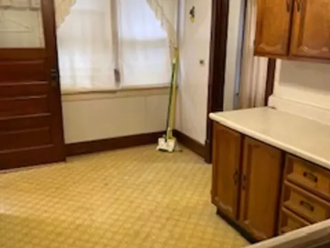 Entry Way - 644 First Ave, Ottawa, IL 61350 photo 1 of 2