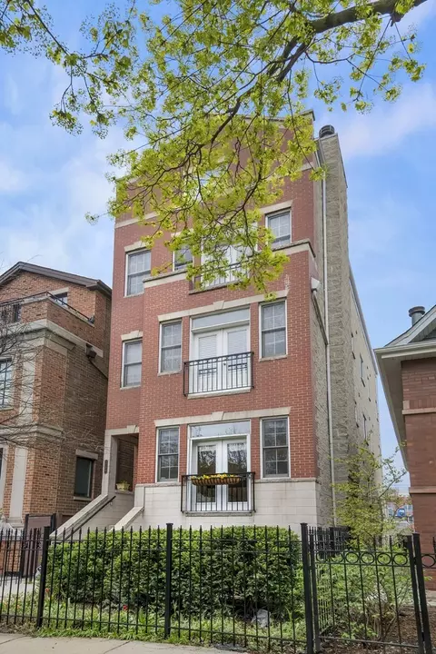 2736 N Bosworth Ave #3, Chicago, IL 60614