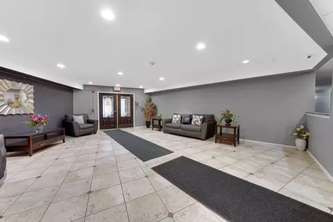 1575 Sandpebble Dr #105, Wheeling, IL 60090 photo 2