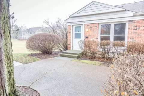 3011 Jamestown Ct, Streamwood, IL 60107