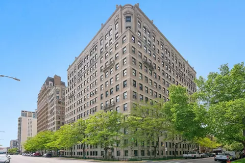 3520 N Lake Shore Dr #9M, Chicago, IL 60657