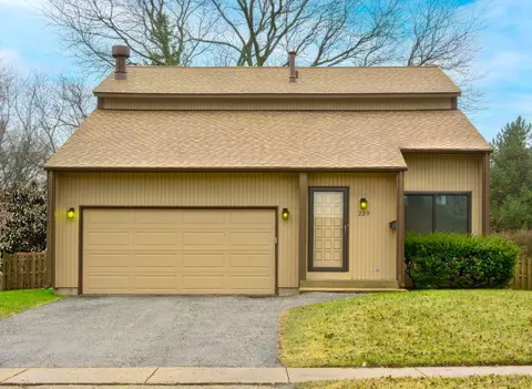 239 Sherwood Dr, Cary, IL 60013