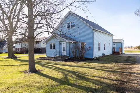 532 S Main St, Gifford, IL 61847