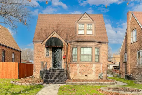 4852 W 96th Pl, Oak Lawn, IL 60453