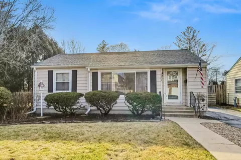 1105 Greenwood Ave, Deerfield, IL 60015