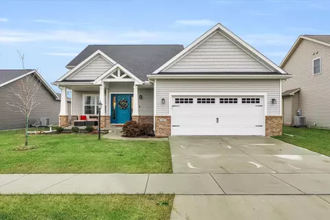 29 Lodge Trl, Monticello, IL 61856