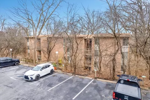 6010 Forest View Rd #2A, Lisle, IL 60532
