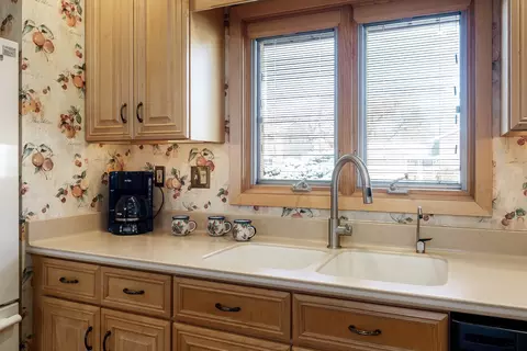 Kitchen - 4849 Danforth Dr, Rockford, IL 61114 photo 4 of 7