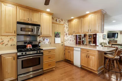 Kitchen - 4849 Danforth Dr, Rockford, IL 61114 photo 6 of 7