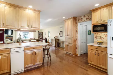 Kitchen - 4849 Danforth Dr, Rockford, IL 61114 photo 5 of 7