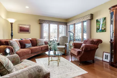 Living - 4849 Danforth Dr, Rockford, IL 61114 photo 2 of 6