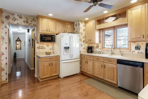 Kitchen - 4849 Danforth Dr, Rockford, IL 61114 photo 3 of 7