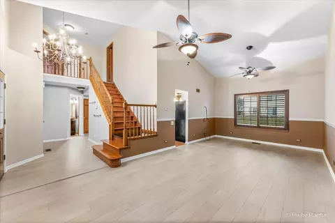 414 Persimmon Ln, Bartlett, IL 60103 photo 2