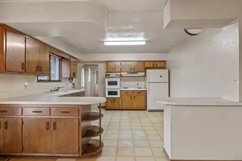 1124 E Division St, Lockport, IL 60441 photo 6