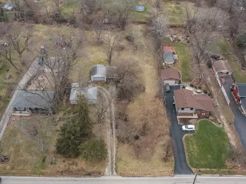 6111 Woodward Ave, Downers Grove, IL 60516