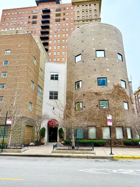 40 E 9th St #402, Chicago, IL 60605