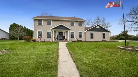 1530 Michael Dr, Pecatonica, IL 61063