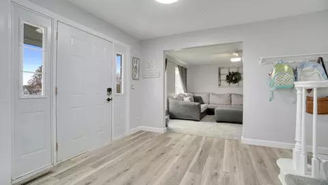 1530 Michael Dr, Pecatonica, IL 61063 photo 5