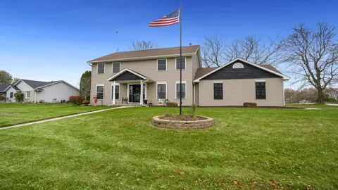 1530 Michael Dr, Pecatonica, IL 61063 photo 2