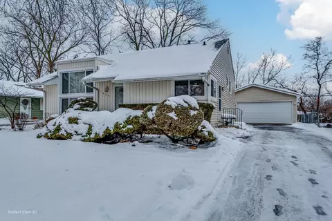 920 Stratford Ln, Mundelein, IL 60060