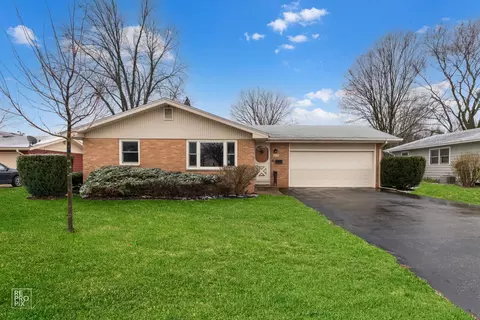 610 Oak St, North Aurora, IL 60542