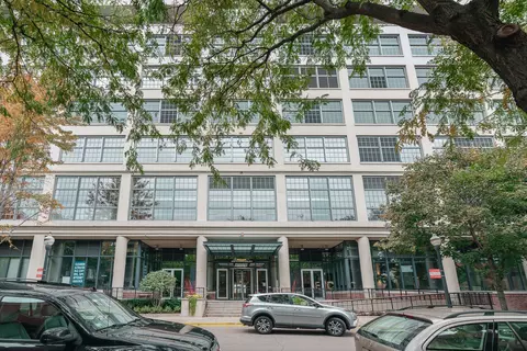 900 N Kingsbury St #1020, Chicago, IL 60610