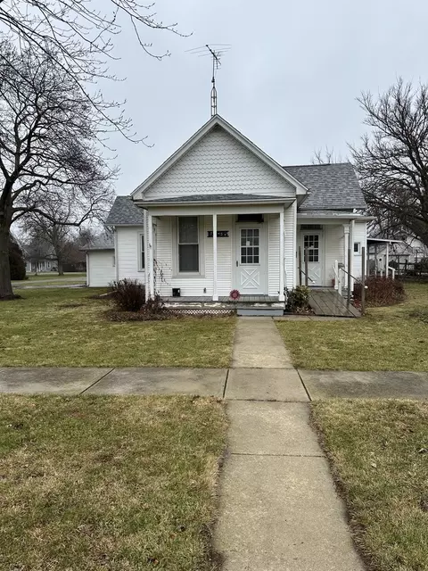 511 W Cedar St, Le Roy, IL 61752