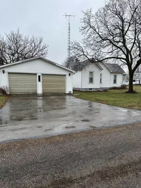 511 W Cedar St, Le Roy, IL 61752 photo 4