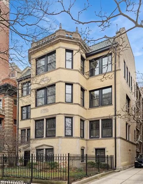 635 W Sheridan Rd #G, Chicago, IL 60613