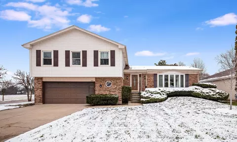 2880 Sun Valley Rd, Lisle, IL 60532