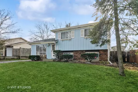 628 Ponderosa Dr, Bolingbrook, IL 60440