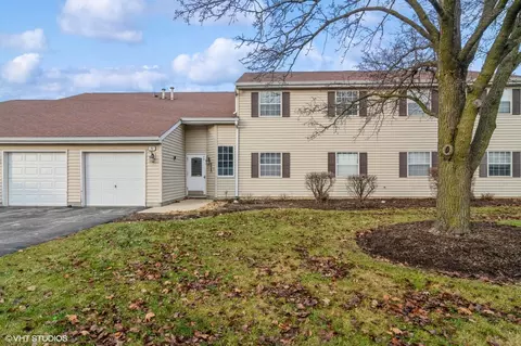 76 Gant Cir #F, Streamwood, IL 60107