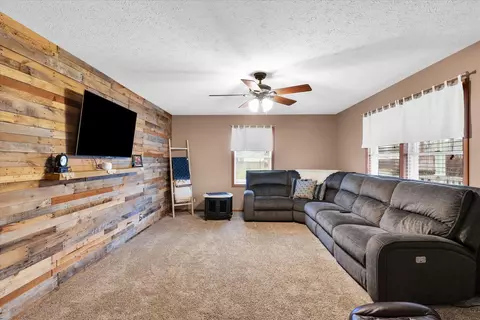 101 W Kyle St, Ogden, IL 61859 photo 8