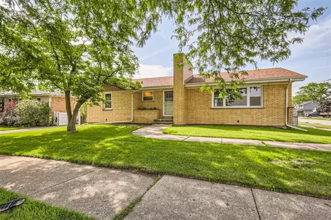 6949 W 87th St, Oak Lawn, IL 60453
