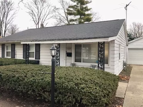 1208 Williamsburg Dr, Champaign, IL 61821