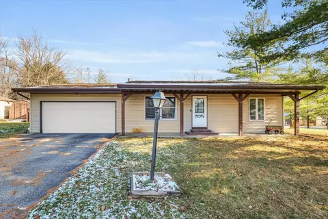 702 Timberview Dr, Mahomet, IL 61853