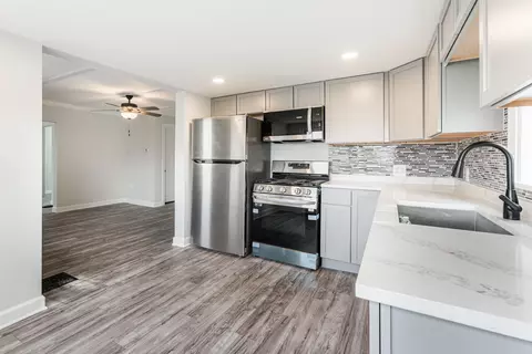 367 Jay St, Elgin, IL 60120 photo 4